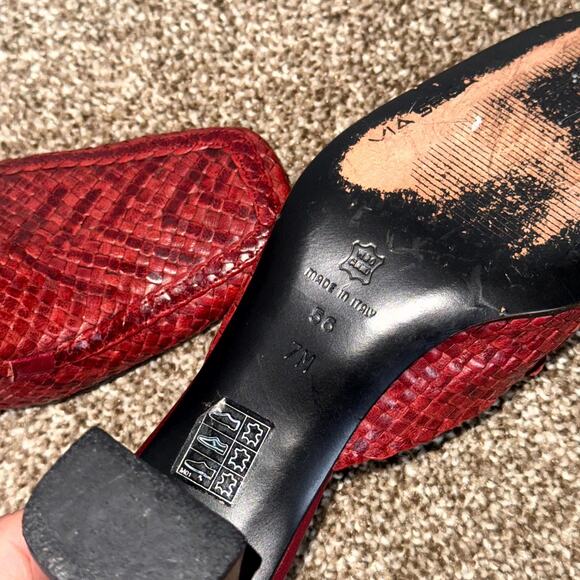 Via Spiga Mule Heels Women's 7M Red Snake Embossed Leather Square Toe Italy Y2K - Picture 6 of 6